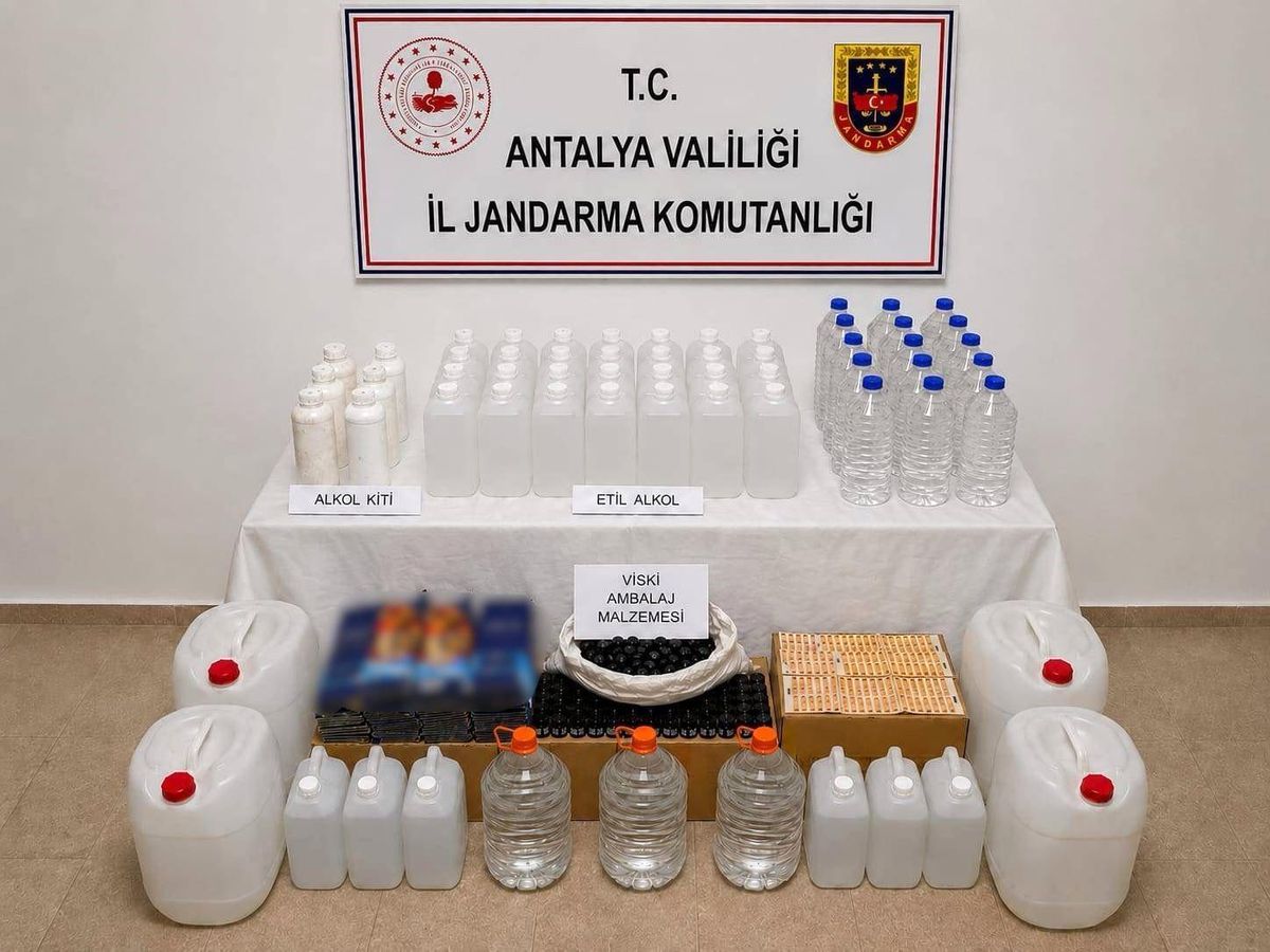 Antalya\'da Kaçak Alkol Operasyonu