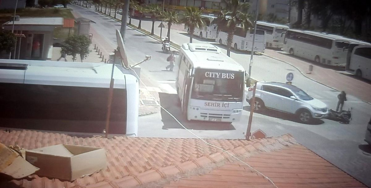 Antalya\'da Motosiklet Kazası: 1 Yaralı
