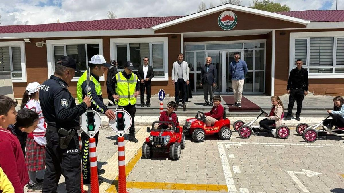 Aydıntepe\'de Trafik Eğitimi