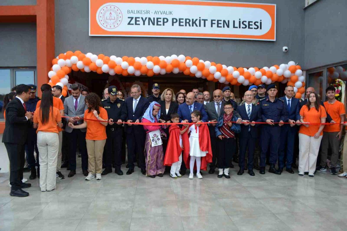Ayvalık\'ta fen lisesi özlemi sona erdi