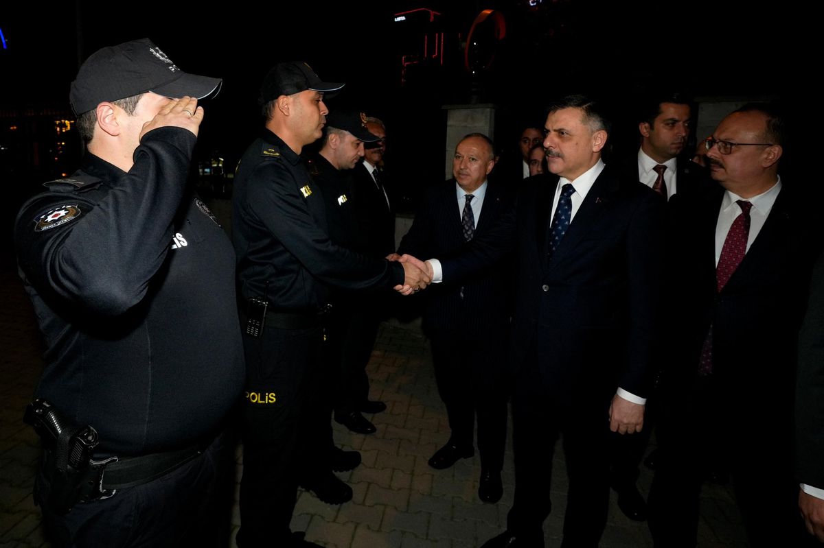Bakan Çiftçi\'den polis merkezine ziyaret