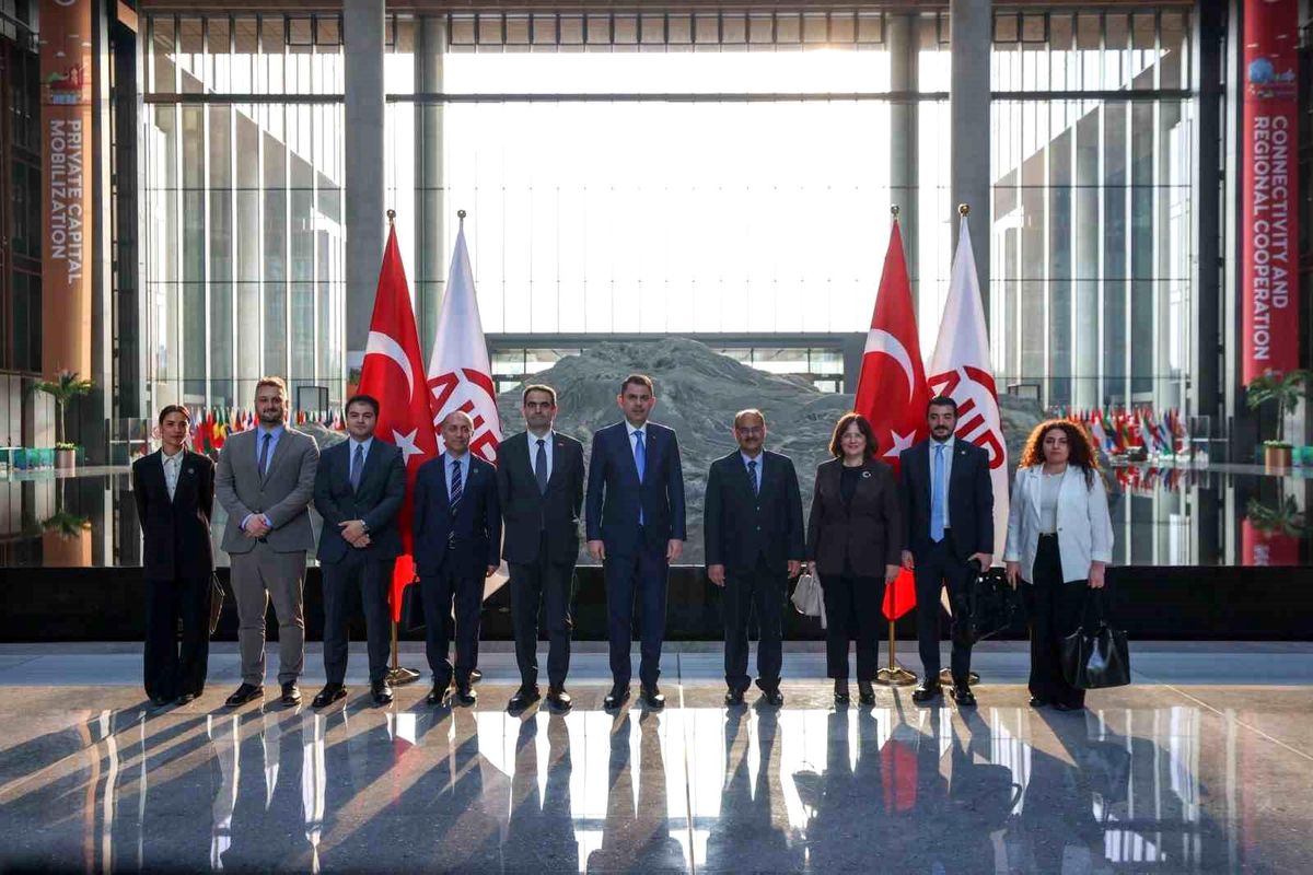 Bakan Kurum Pekin\'de İklim Temasları