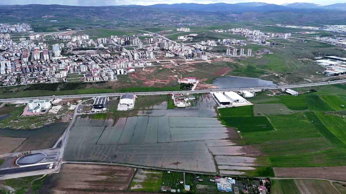Sivas\'ta Tarım Arazileri Sular Altında Kaldı
