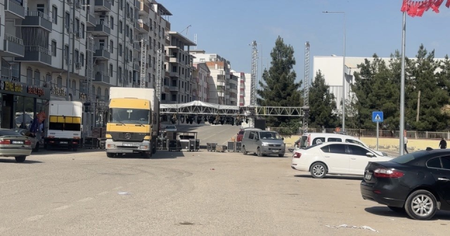 Sahnede Türk Bayrağı krizi! DEM Partili belediye konseri iptal etti