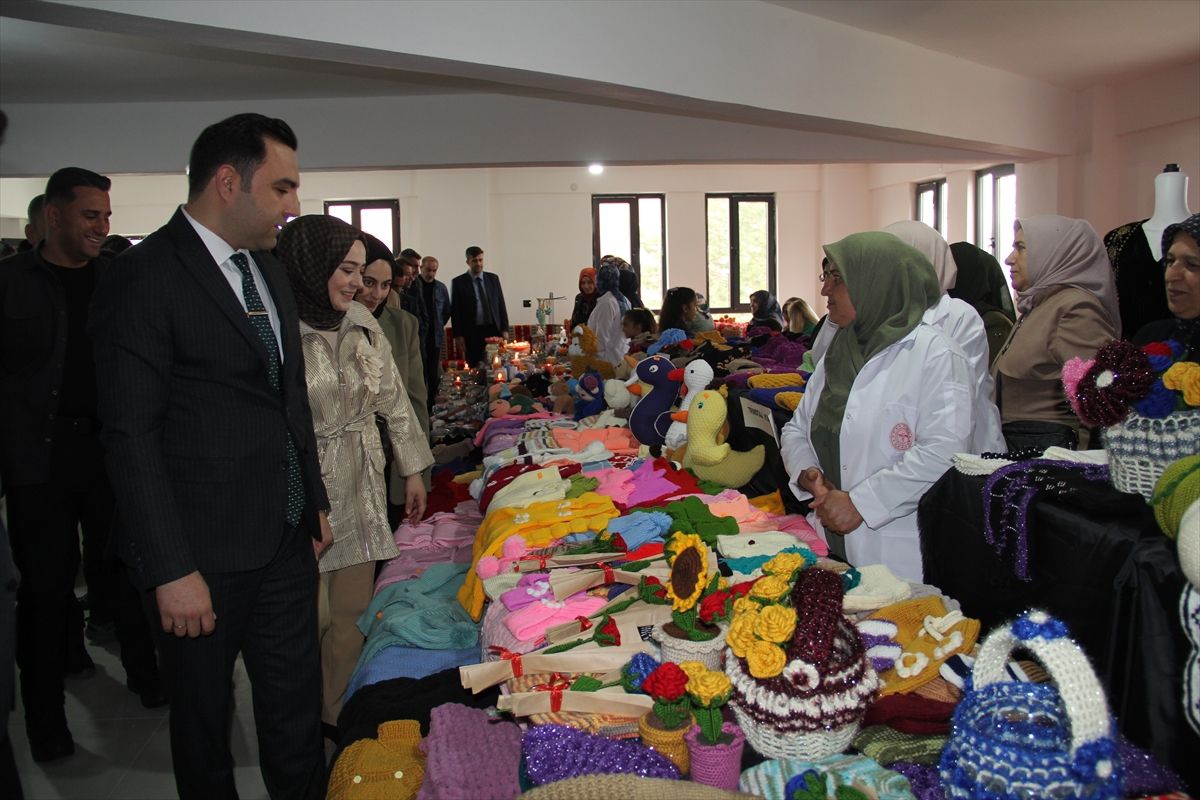 Karlıova\'da Aile Destek Merkezi Sergisi
