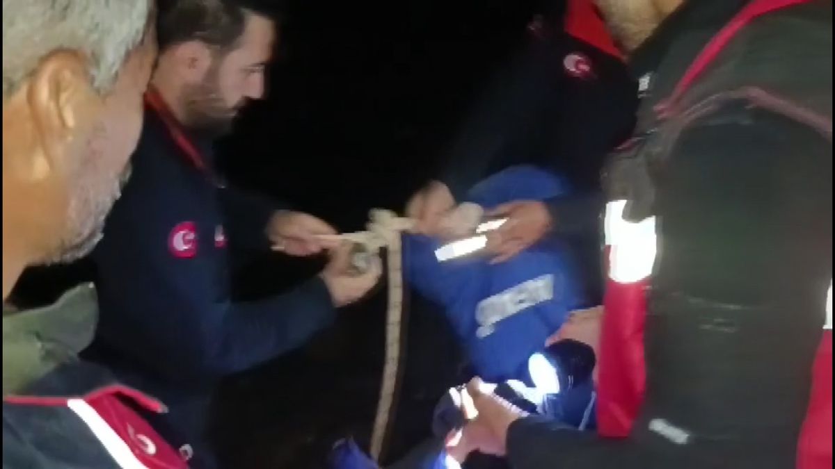 Sağanakta Mahsur Kalan Adam Kurtarıldı