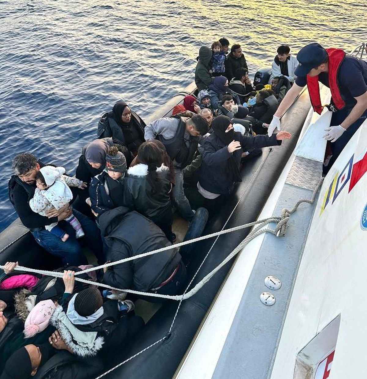 Çeşme Açıklarında 39 Düzensiz Göçmen Yakalandı