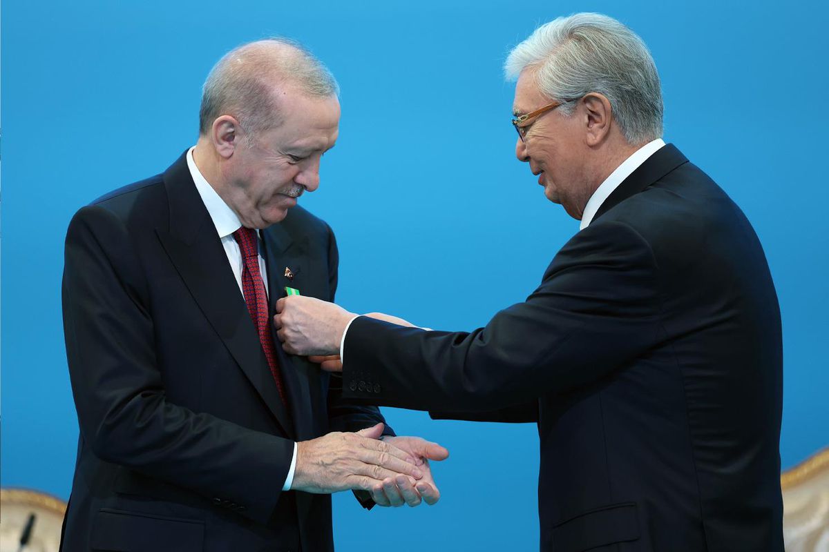 Hoca Ahmet Yesevi Nişanı ilk kez Cumhurbaşkanı Erdoğan\'a takdim edildi