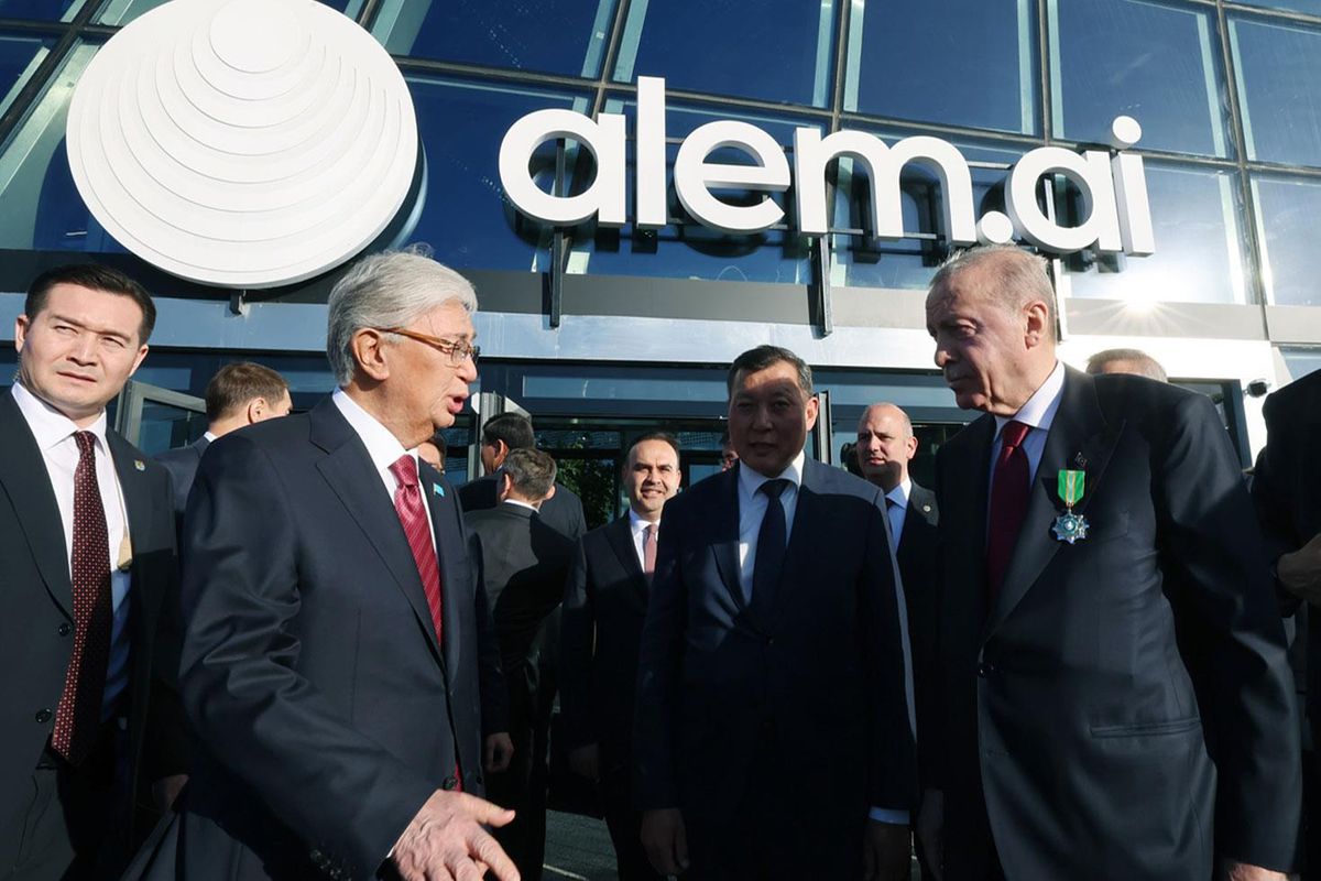 Erdoğan, Kazakistan\'da Yapay Zeka Merkezi\'ni Ziyaret Etti