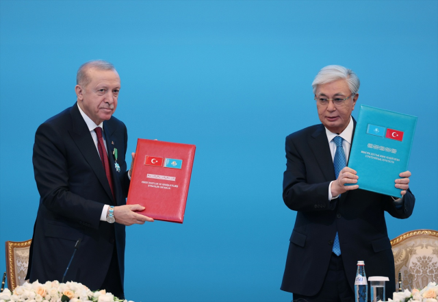 Cumhurbaşkanı Erdoğan Astana'da: Kazakistan'la 13 anlaşma imzalandı