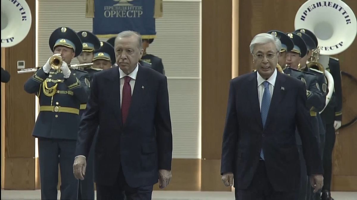 Erdoğan, Kazakistan\'da Tokayev tarafından karşılandı