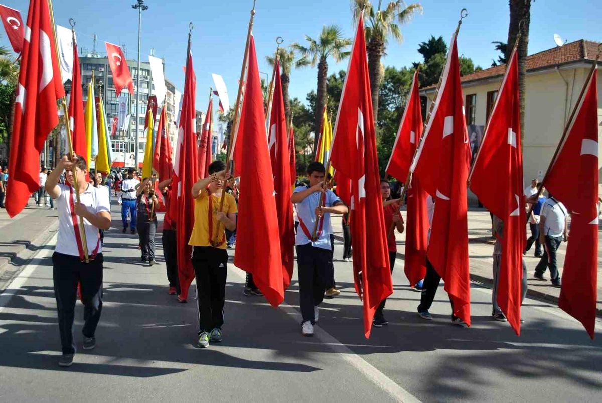Denizli\'de 19 Mayıs Coşkusu Açıkhava\'da