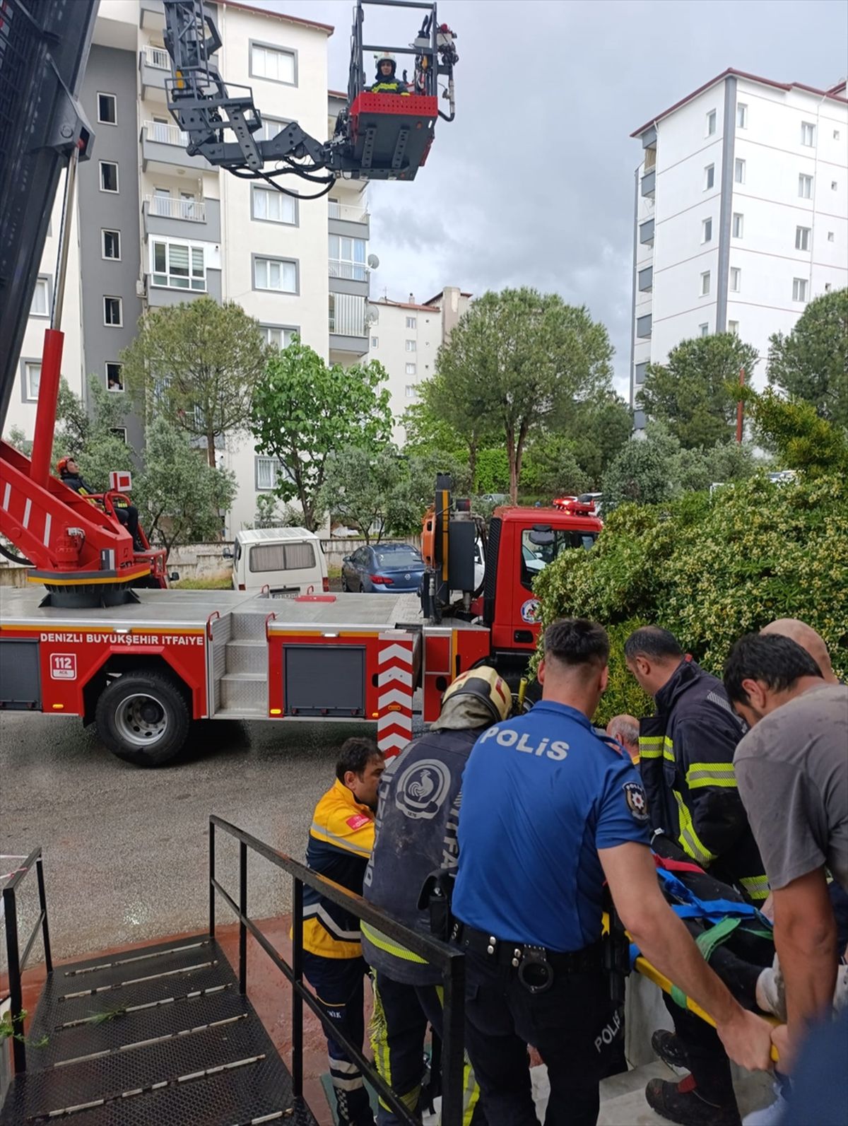 Yıldırım Düşmesi İki İşçiyi Yaraladı