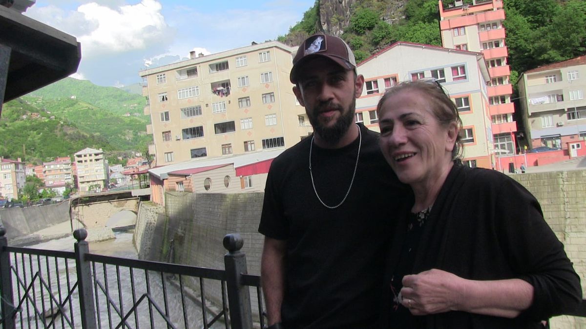 Borçka\'da Dereye Düşen Çocuk Kurtarıldı