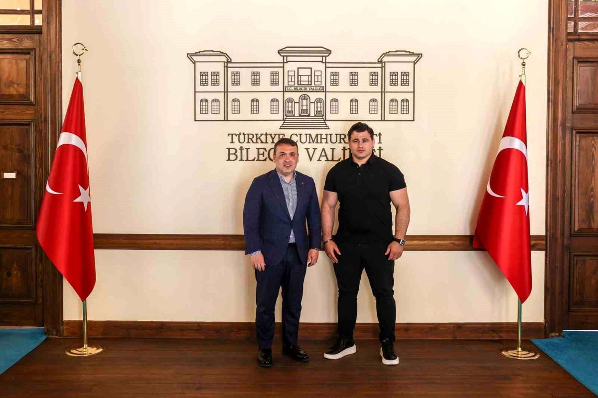 Rıza Kayaalp Bilecik\'te Valiyi Ziyaret Etti