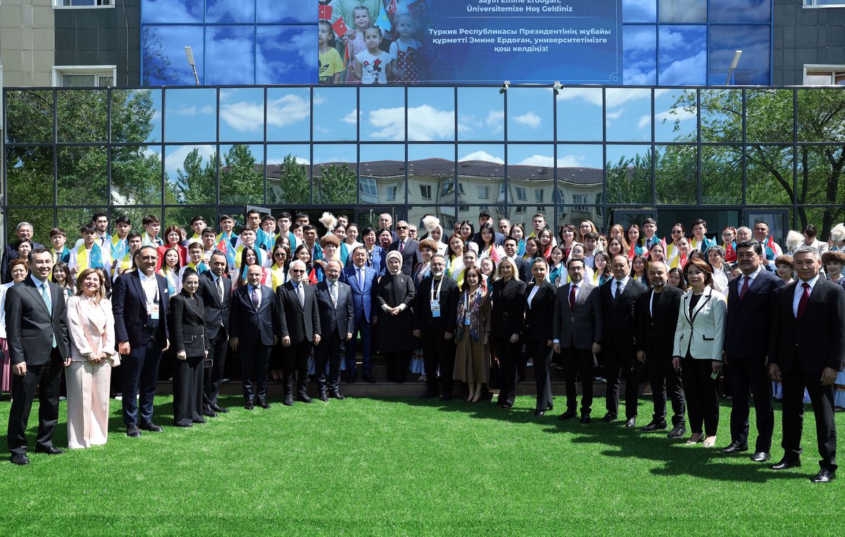 Emine Erdoğan\'dan Kazakistan\'da Sıfır Atık Laboratuvarı Açılışı