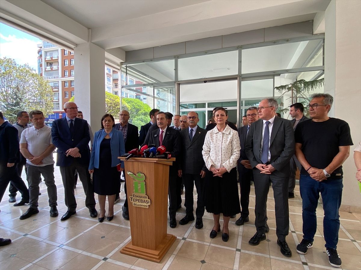 Eskişehir\'de Belediyeye Operasyon: 23 Gözaltı