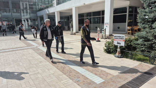 Eskişehir Tepebaşı Belediyesi'ne operasyon: 20 gözaltı