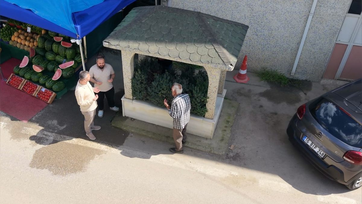 Mahalleyi üçe bölen gizemli mezar! Muhtar, bakanlığa başvuru yaptı