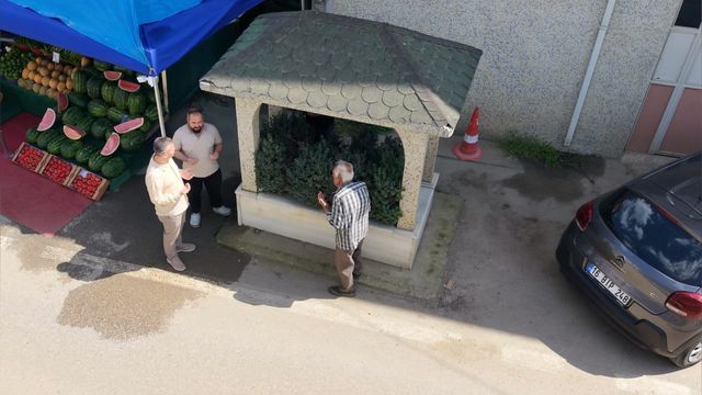 Mahalleyi üçe bölen gizemli mezar! Muhtar, bakanlığa başvuru yaptı
