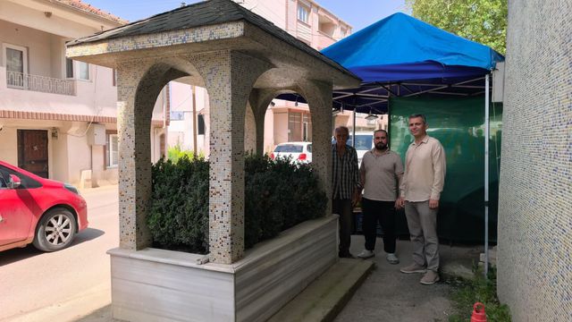 Mahalleyi üçe bölen gizemli mezar! Muhtar, bakanlığa başvuru yaptı