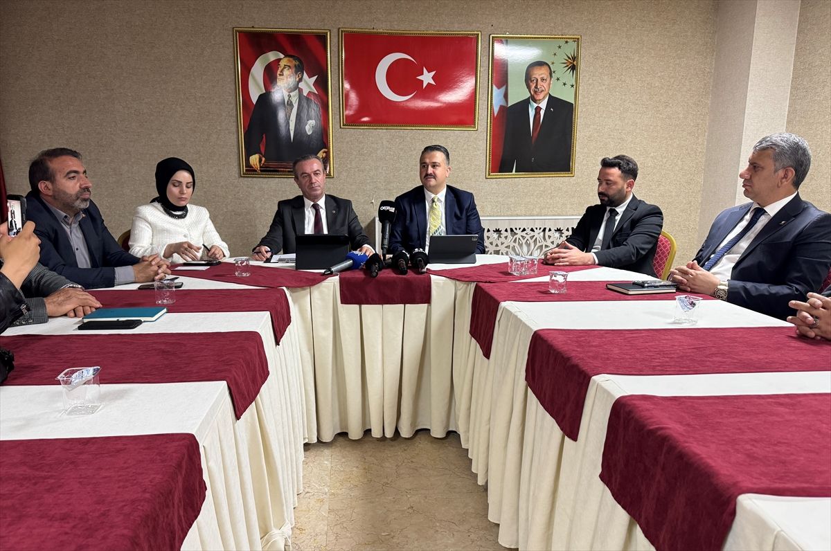 Hakkari\'de AK Parti Toplantısı Yapıldı