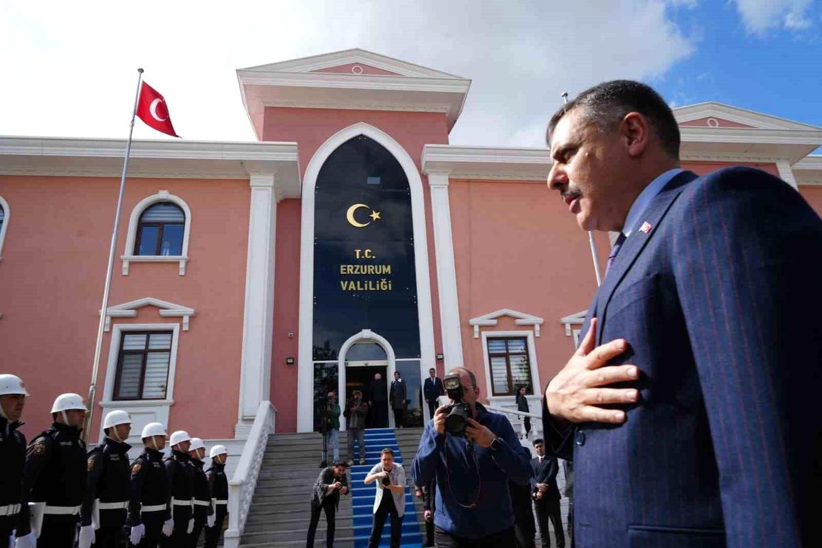 İçişleri Bakanı Çiftçi Erzurum Valiliği\'nde il yöneticileri ile bir araya geldi