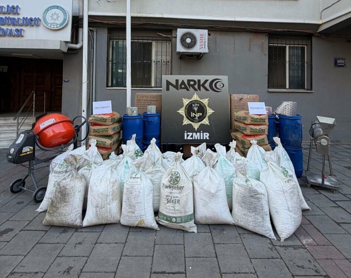 İzmir\'de Uyuşturucu Operasyonu: 11 Milyon Hap Ele Geçirildi