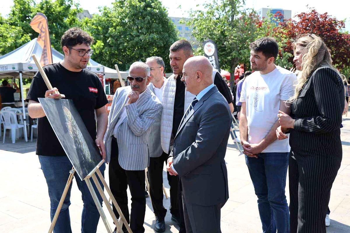 DÜFest 2026 Coşkuyla Başladı