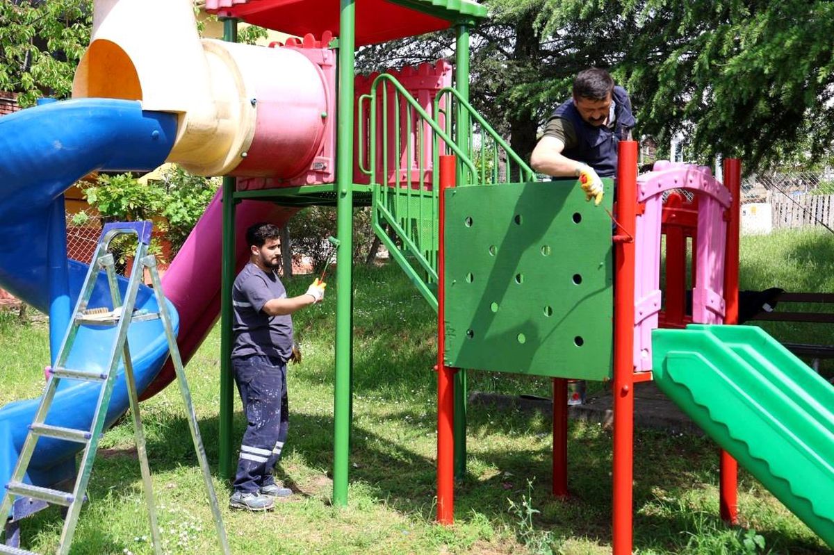 Kartepe\'de çocuk parkları yenileniyor
