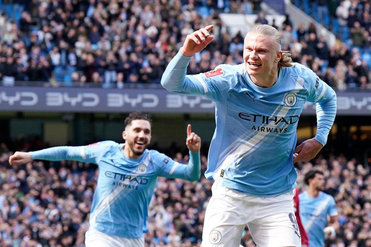Kim Şampiyon olacak? Manchester City, Arsenal\'in peşini bırakmıyor