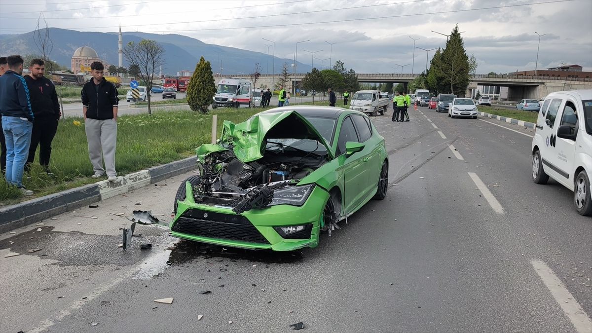 Kütahya\'da Trafik Kazası: 2 Yaralı