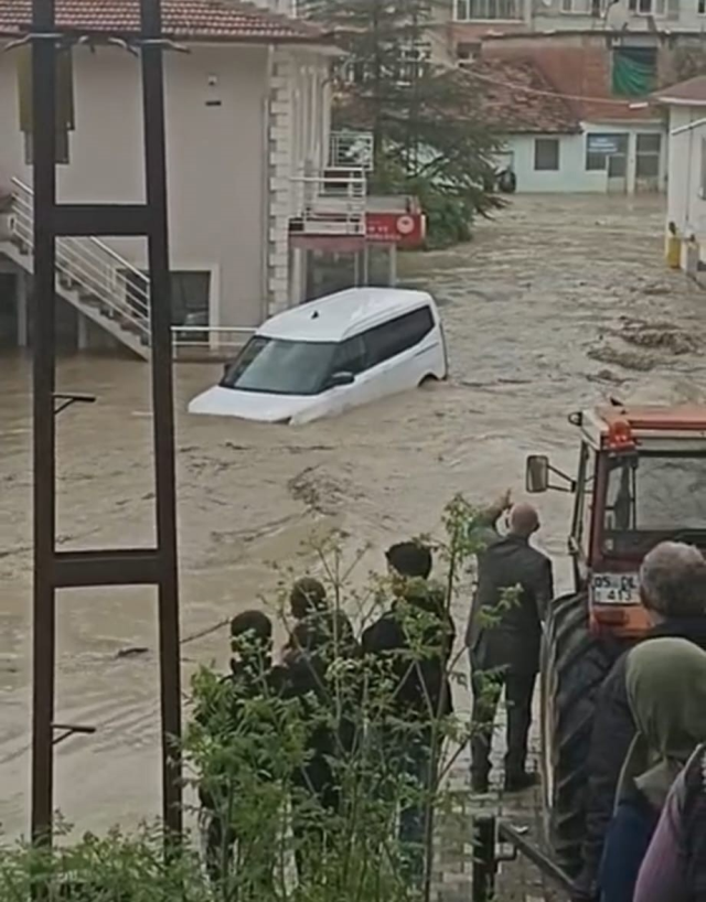 Meteorolojiden 12 şehir için kritik uyarı: Sel ve su baskını riski büyük