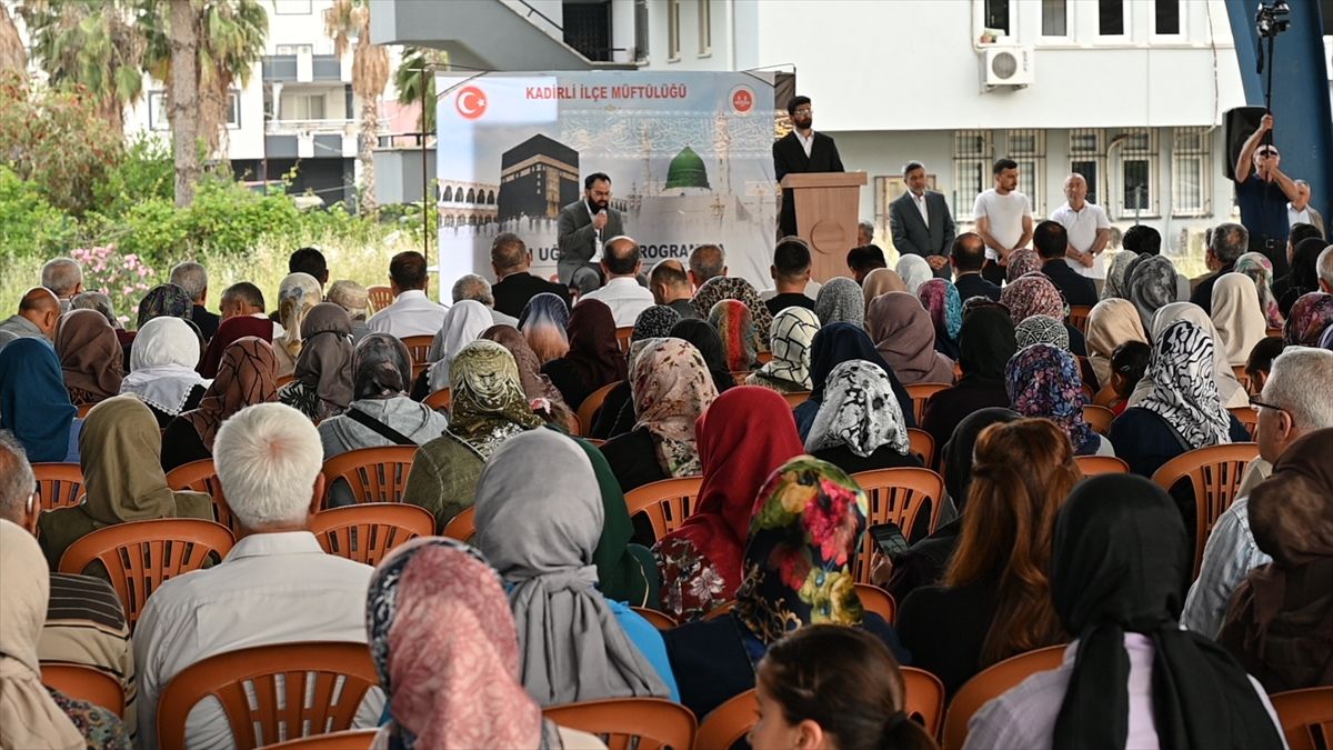 Kadirli\'den 64 hacı adayı kutsal topraklara dualarla uğurlandı