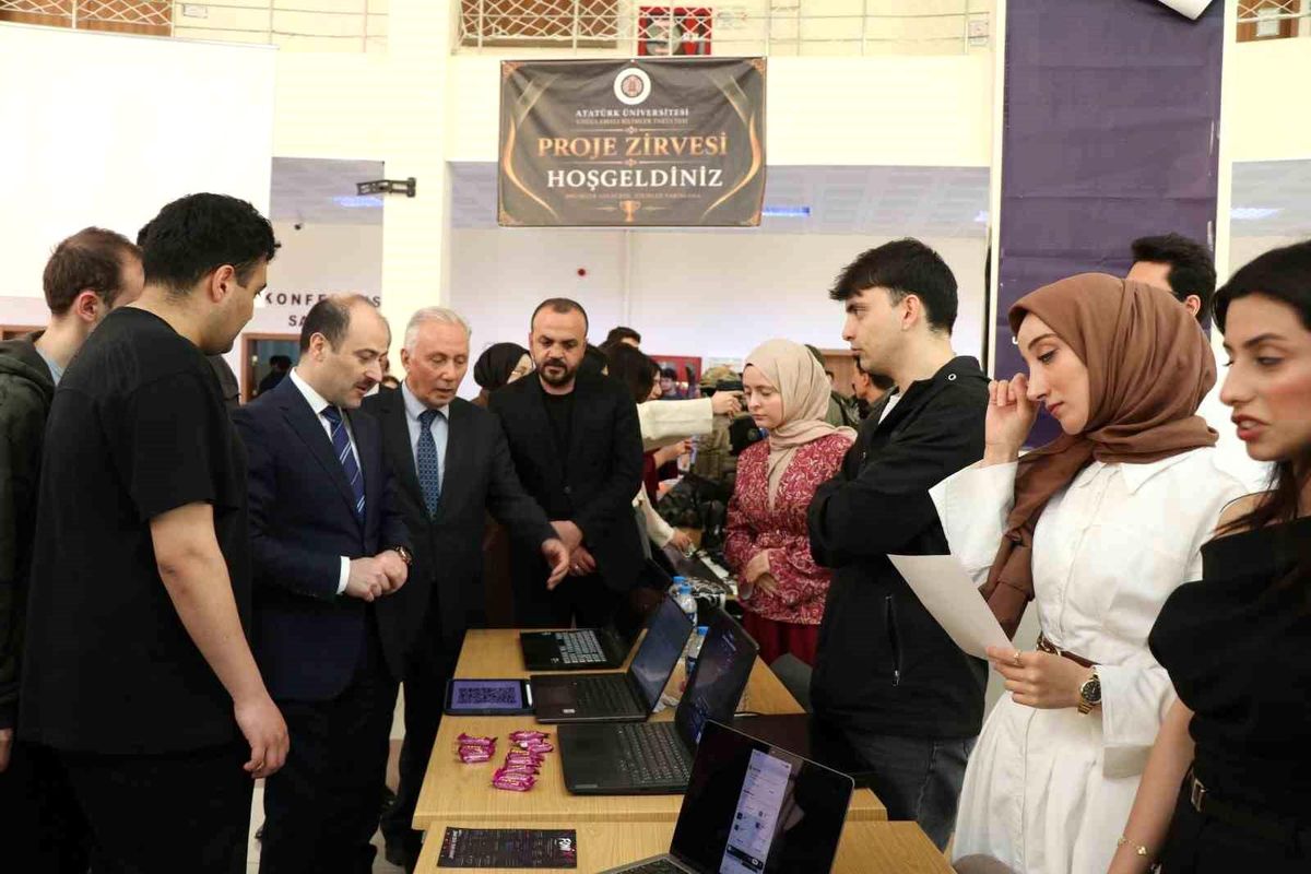 Atatürk Üniversitesi\'nde Geleneksel Proje Zirvesi Başladı