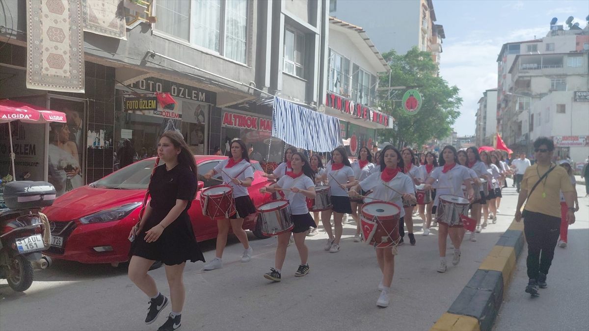 Samandağ\'da Gençlik Yürüyüşü Gerçekleşti