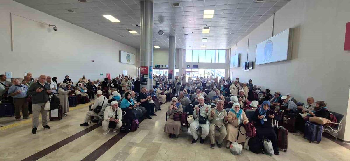 Samsun\'da Hacı Adayları Kutsal Topraklara Uğurlanıyor