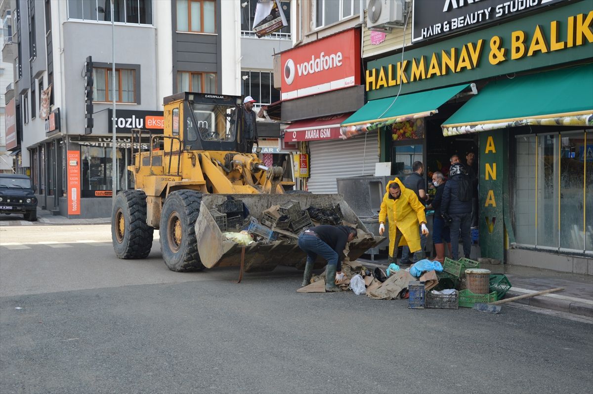Havza\'da Sel Temizlik Çalışmaları Devam Ediyor