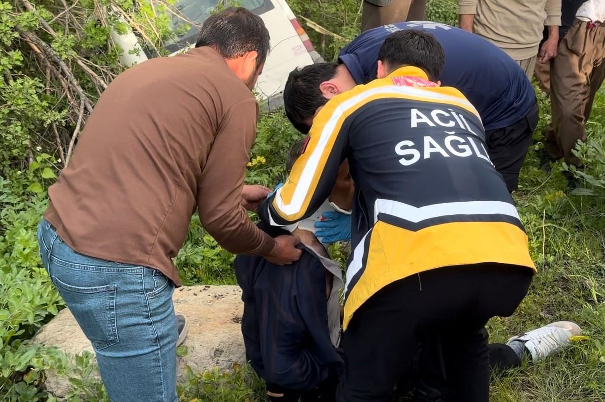 Şemdinli\'de Trafik Kazası: 3 Yaralı