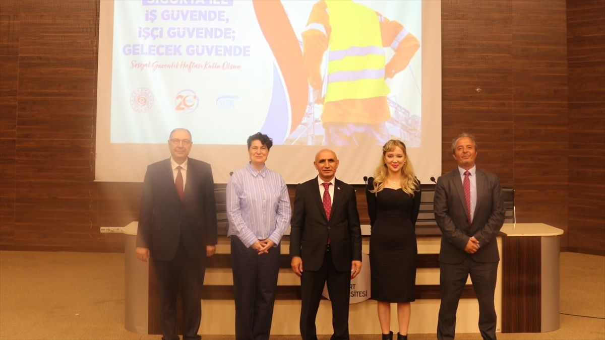 Siirt\'te Öğrencilere Sosyal Güvenlik Konferansı