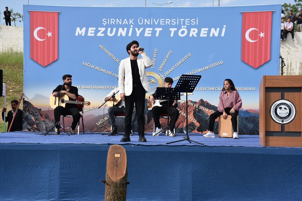 Şırnak Üniversitesi\'nde Mezuniyet Coşkusu
