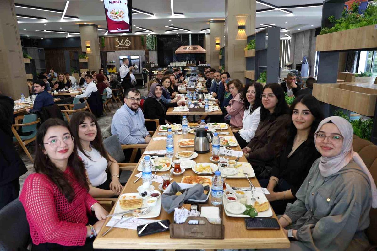 Sivas\'ta Eczacılık Günü Kutlandı