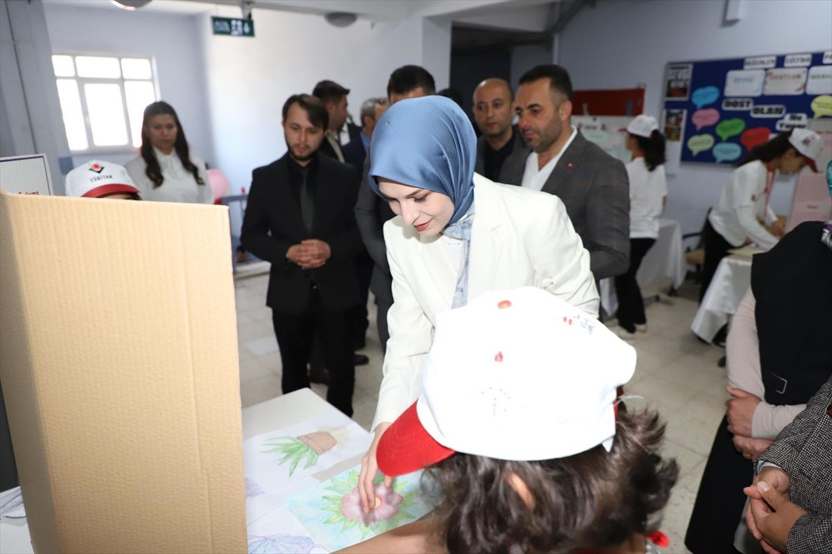 TÜBİTAK 4006 Bilim Fuarı Açıldı