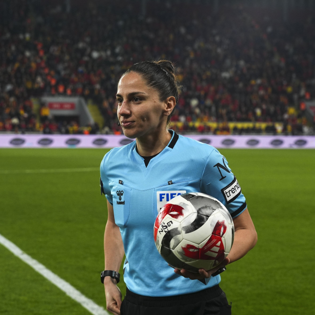 Süper Lig'de bu hafta iki kadın hakem maç yönetecek 