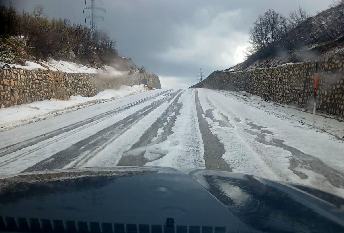 Tunceli\'de Dolu Yağışı Trafiği Olumsuz Etkiledi