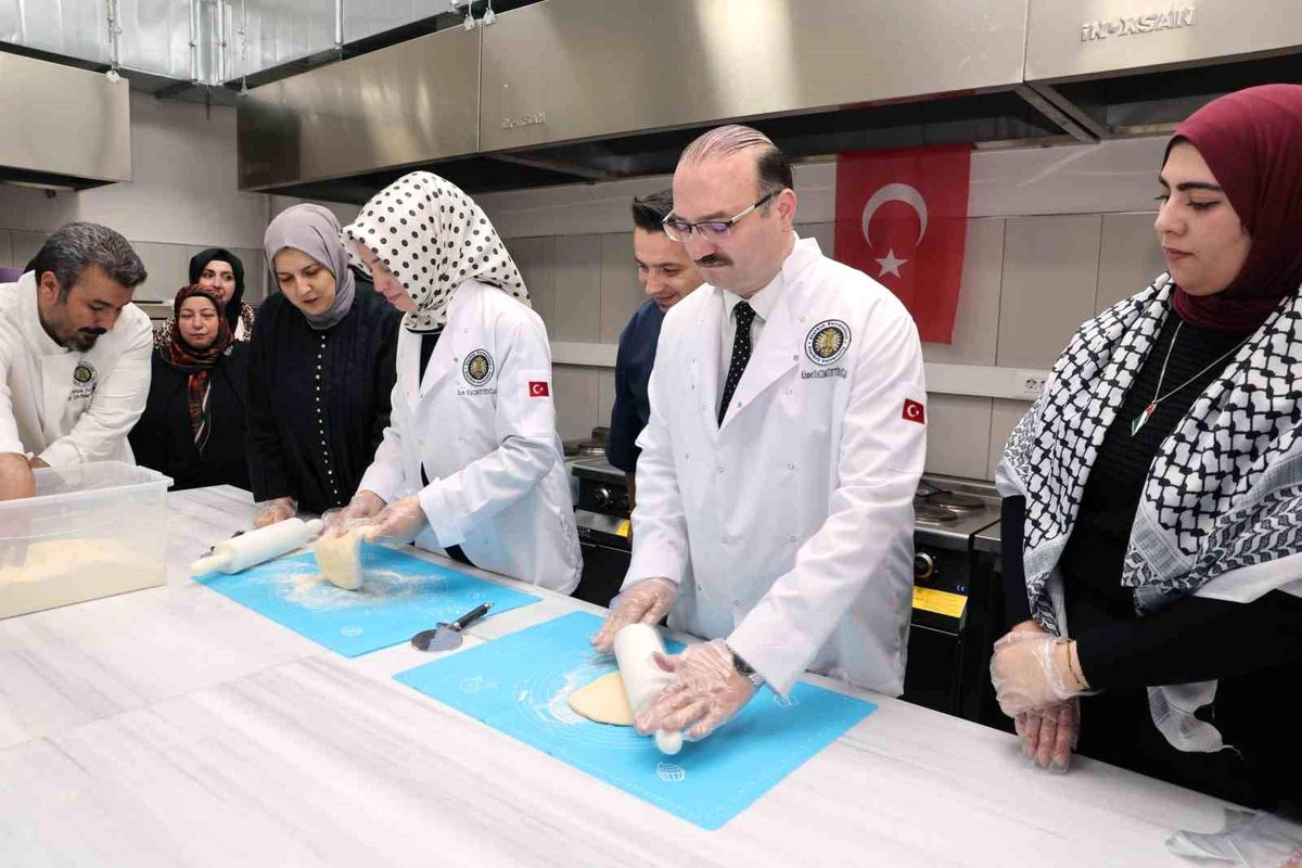 Atatürk Üniversitesi\'nde Türk Mutfağı Haftası: Lezzet, Kültür ve Sanat Buluştu