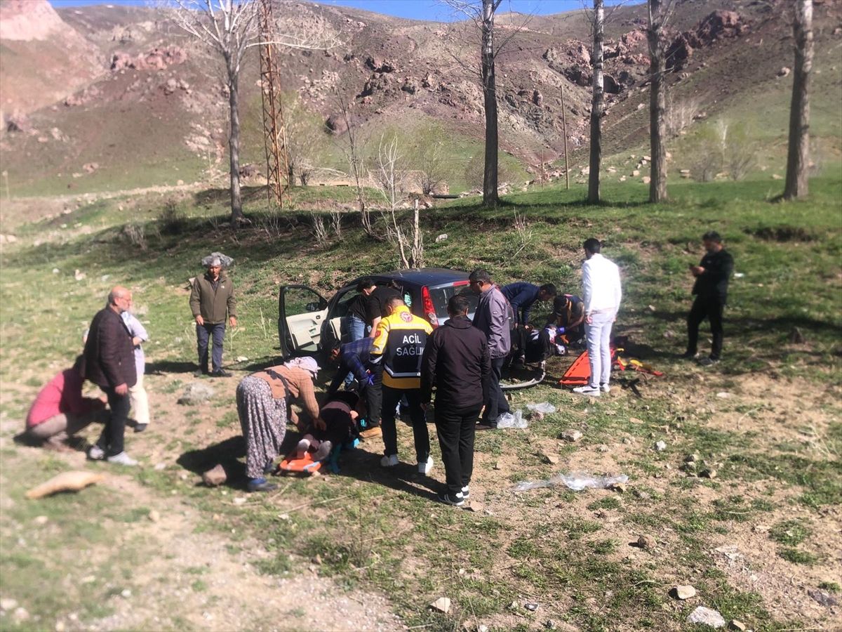 Başkale\'de Trafik Kazası: 1 Ölü, 2 Yaralı