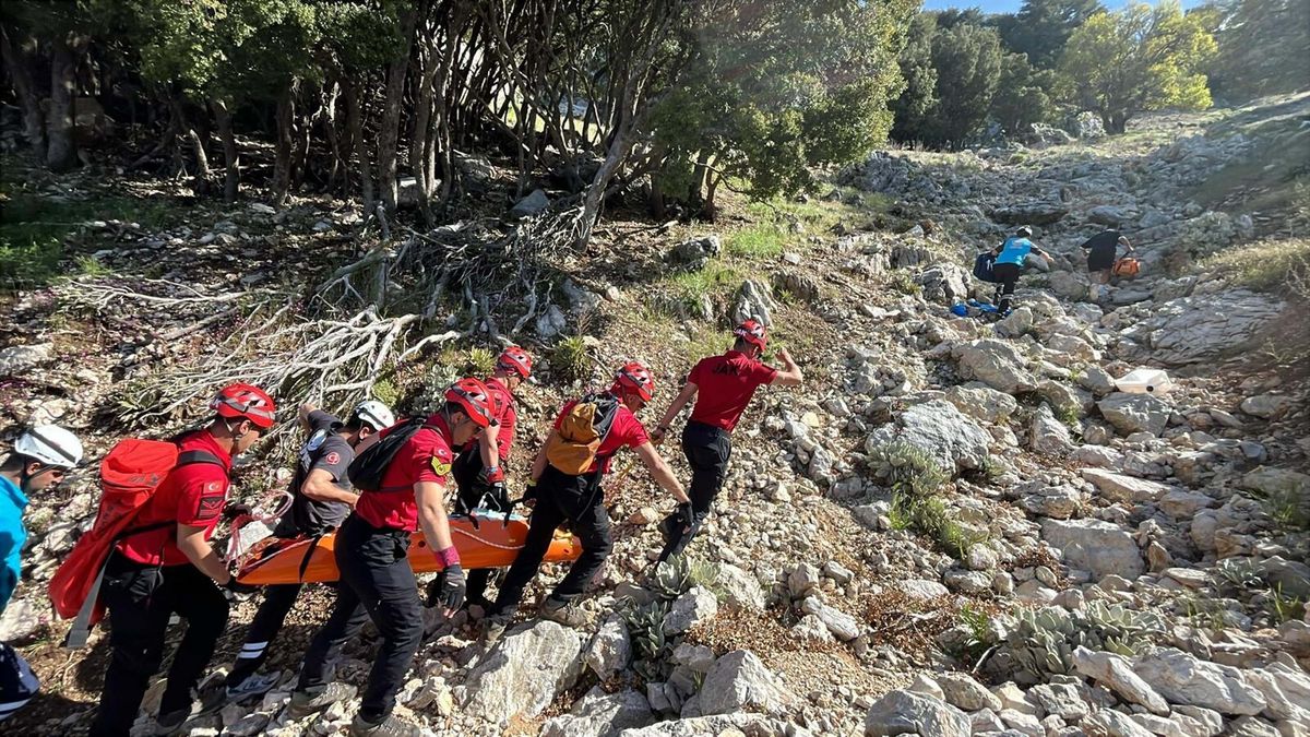 Babadağ\'da yamaç paraşütü kazası: Rus turist ağır yaralı