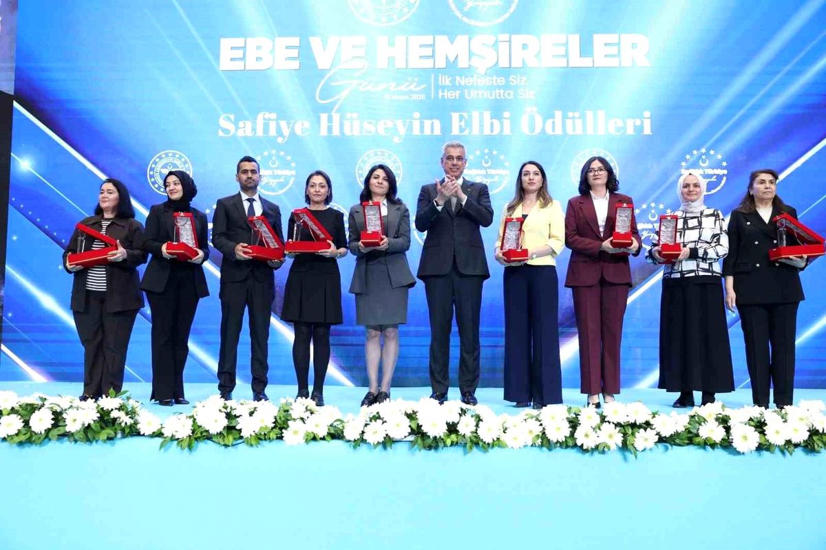 Yılın Hemşiresi Ödülü Ayşe Tekedereli\'ye