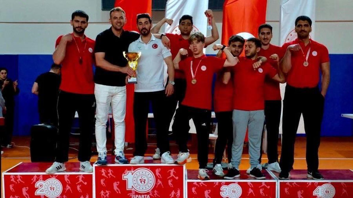 Bilecikli Sporcular Bilek Güreşi\'nde Şampiyon Oldu